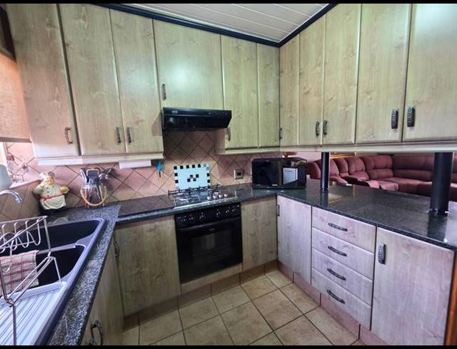 3 BEDROOM TOWNHOUSE FOR SALE IN BIRCHLEIGH